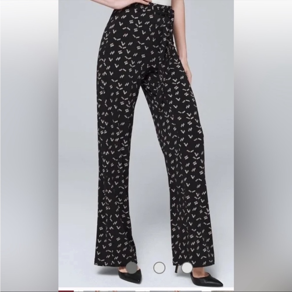 White House Black market Chevron print wide leg pants. Size M